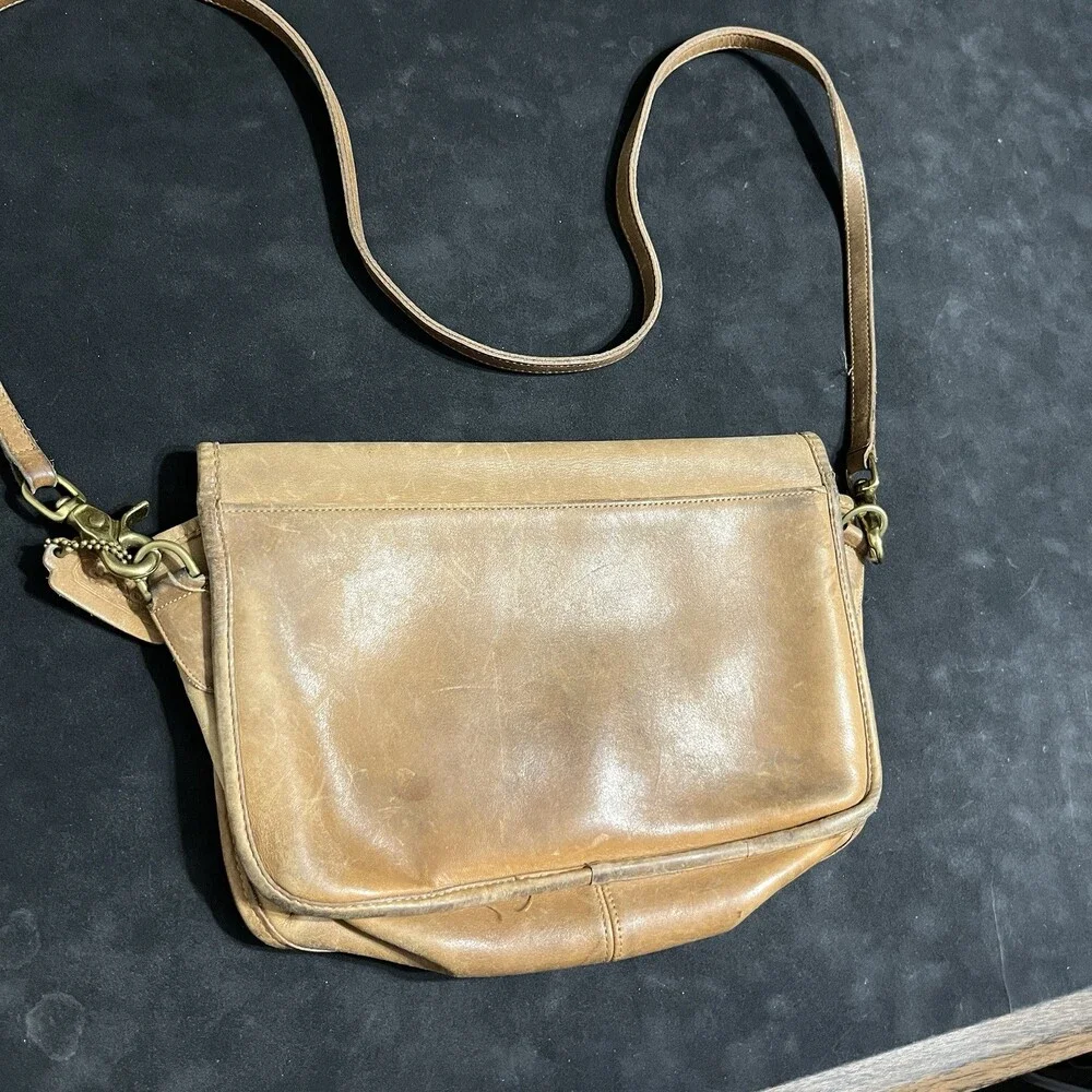 Vintage Coach 1970s Courier Bonnie Cashin City Bag Full Grain Leather Glove Tan